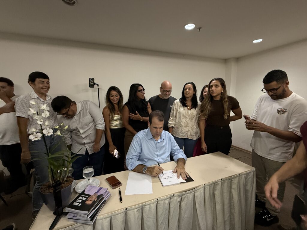 Aureo Ribeiro lança nova edição do livro O Que Nos Move