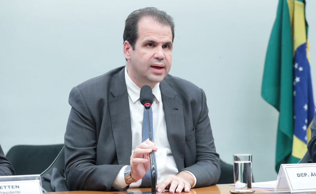 PEC mantém incentivos fiscais à cultura e ao esporte