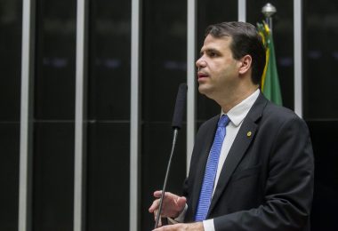 Deputado Aureo Ribeiro defende PL para garantia de moradia para afetados por tragédias (Foto: Jeremias Alves/ Solidariedade)