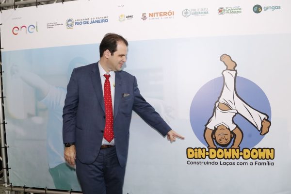 Projeto Din Down Down leva inclusão para pessoas com síndrome de Down em escolas