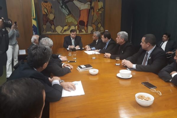 Aureo levou prefeitos para buscar investimentos