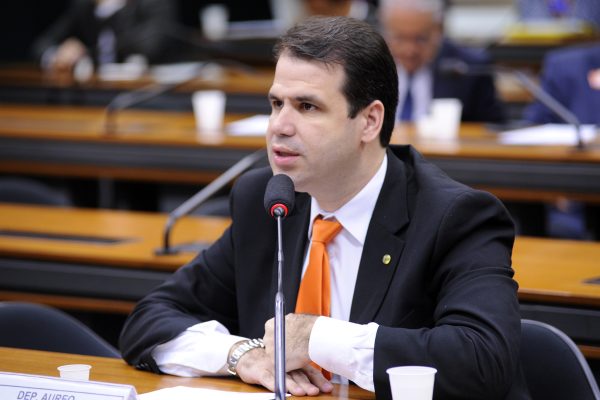 Deputado Aureo em sessão na Câmara dos Deputados