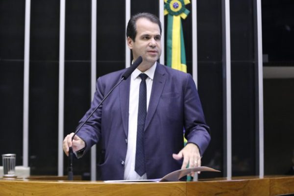Deputado Aureo autor do projeto de lei botão de pânico